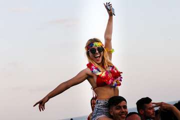 Maspamoon se despide con seis horas de música y fiesta y la quema de la sardina (Foto TA)